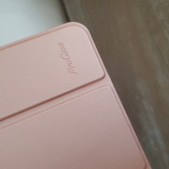 New never used Rose gold IPad cover case  Screen protector and stand - Picture 4 of 10
